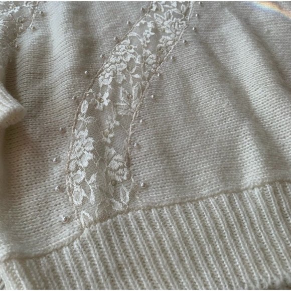 Vintage Grandmacore Faux Pearl & Lace Thick Knit Sweater - Picture 6 of 6